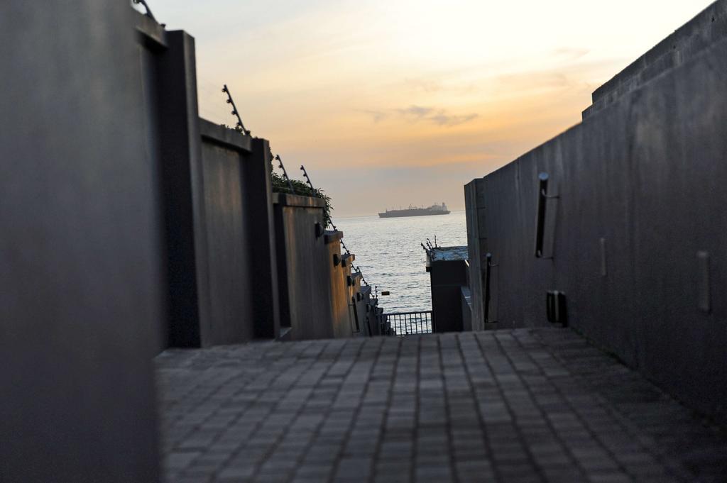 Infinity Self Catering Apartments Bloubergstrand Exterior photo